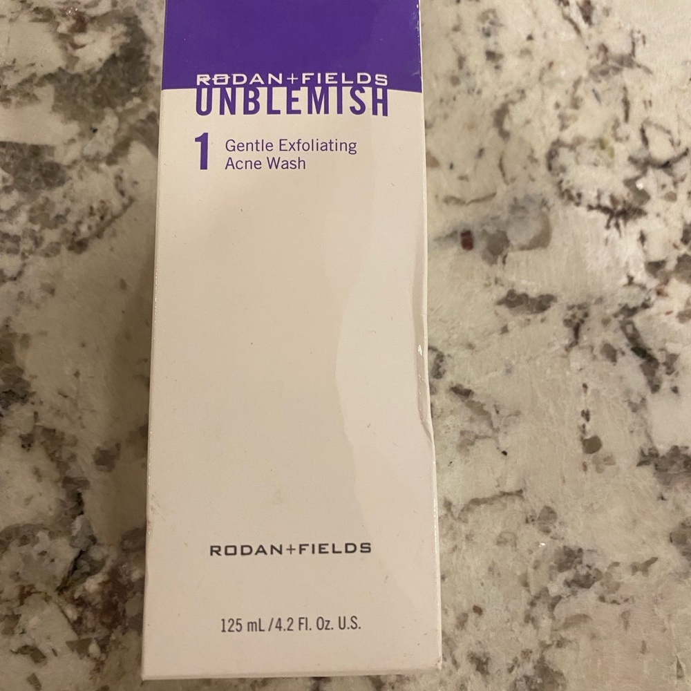 Rodan + Fields Unblemish Exfoliating Wash - Purple and White